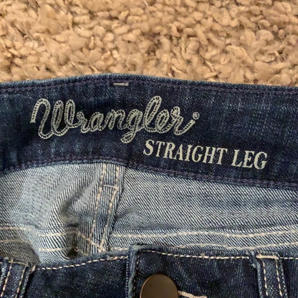 Straight Leg Wrangler Jeans - Picture 3 of 4
